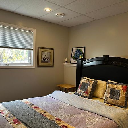 Citadel Cozy Quilt Private Bedroom Калґарі Екстер'єр фото